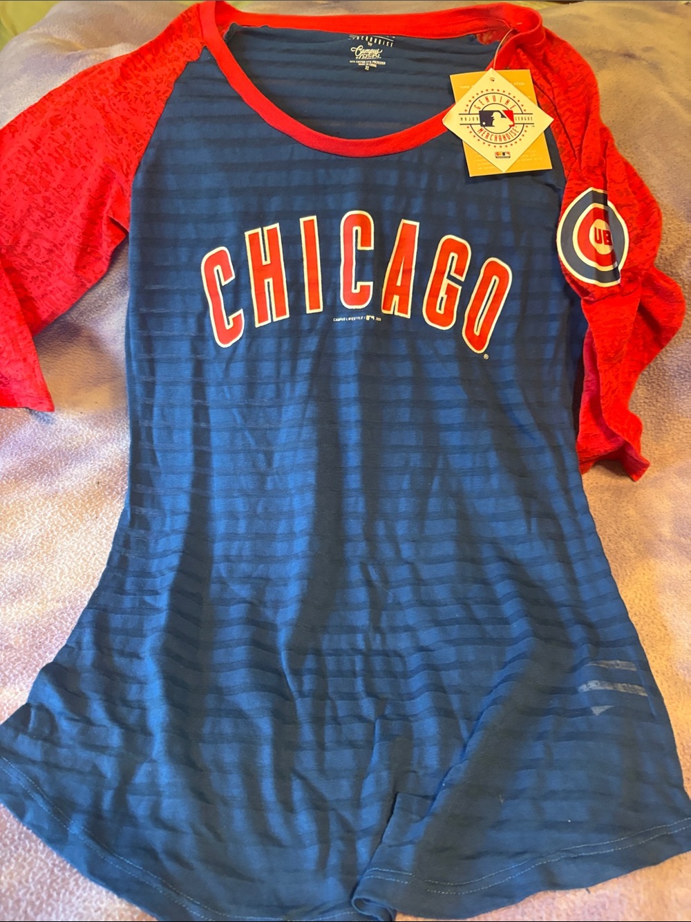 NWT Chicago, Cubs T-shirt with logo on the left sleeve size extra small